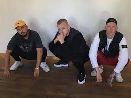 Außer rufuz bestehen nullzweizwei aus maximilian rau (sosa) und vitaly frolov aka bazu. Nullzweizwei Im Interview Heimatgefuhle Strassenrap Vergleiche Mit Anderen Crews Rap De