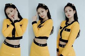 Then she meets jennie kim that turns her view of love and life upside down. V Live