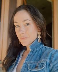 Christi Cox's Instagram, Twitter & Facebook