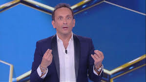 Basta…ti lascio…non posso stare con un tirchio come te…tieni ti lascio anche l'anello…e la scatola dov'è!!! Uccio De Santis Ospite A La Sai L Ultima La Sai L Ultima Video Mediaset Infinity