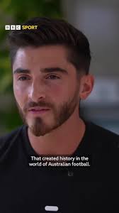 Who's this sexy guy?" 😎 Roger Federer serenaded by Coldplay's Chris Martin  ❤️