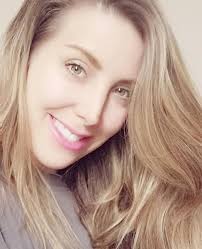 Half a Head: How to survive, thrive, and heal after brain trauma : Bromley,  Gemma: Amazon.com.au: Books