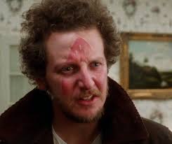 Sammenligning av LEGO 21330 Minifigurer hjemme alene til filmen