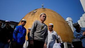 China: Human Rights Watch accuses Beijing of closing and destroying mosques