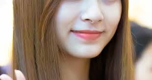 Her smile is so adorable she looks like an anime character. Twice S Tzuyu Charms Fans With Her Sweet Smile At The Airport Koreaboo