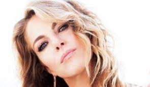 Her acting career began when an advertising agency cast her in several commercials. Claudia Gerini Dipinta E Uno Spettacolo La Bellezza Non Tramonta Foto