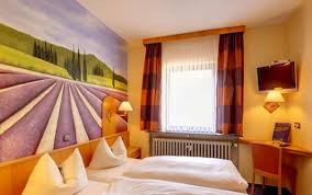 All rooms and apartments at the hotel haus schons come with satellite tv and a modern bathroom. Hotel Haus Schons Hotel In Mettlach Hostelsclub
