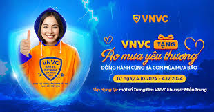 VNVC tặng áo mưa cao cấp, cùng Khách hàng vượt mùa mưa lũ