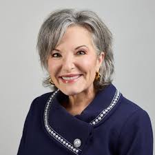 Gail Grimmett's Instagram, Twitter & Facebook