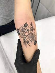 Carnation And Rose Diamond Instead Of Triangle Cute Girl Tattoos Cute Tattoos Tattoos