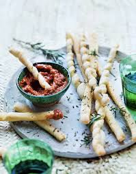 Gressins Maison Et Tartinade De Tomates Confites Recette En 2020 Tartinade Tomates Confites Recette Apero Tomate