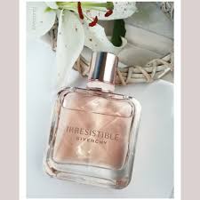 Find fragrances, cosmetics and advanced skincare products that are modern in innovation and high in performance. Werbung Irresistible Givenchy Parfum Werbung Parfum Werbung