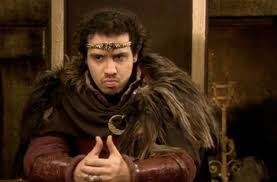 In this off beat account of king arthur's quest for the grail, virtually every journey, battle or adventure is stopped dead in its tracks by the knights of the round table's most worldly traits : Kaamelott Le Film Le Premier Teaser Madmoizelle Com