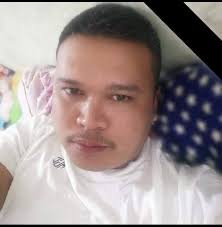 LF: jalousie window and aluminum Cabinet