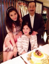 His son robin tan relinquished the chairmanship but continues as chief executive. M Sian Billionaire Vincent Tan S Rags To Riches Story Teaches Us 8 Inspiring Lessons World Of Buzz