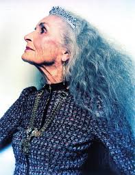 Worlds Oldest Supermodel 85 Year Old Daphne Selfe At The Age Of 70 She Appeared In Vogue The High Cheekboned British Beauty Who Women Fashion Daphne Selfe
