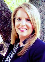 Kelly Renz's Instagram, Twitter & Facebook