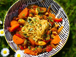 Nouilles Sauce Aux Legumes Sucre Sale En 2020 Recette Saine Facile Et Rapide Recettes Saines Et Faciles Poelees
