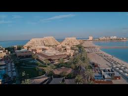 تعرف جزيرة المرجان الموجودة في رأس الخيمة، بأنها عبارة عن مجموعة جزر اصطناعية، بنيت في شكلها على هيئة المرجان الذي يتواجد بوفرة في مياه الخليج، لتعتبر بذلك تحفة الأعمال الهندسية البديعة. Ras Al Khaimah Al Marjan Island Ø¬Ø²ÙŠØ±Ø© Ø§Ù„Ù…Ø±Ø¬Ø§Ù† Ø±Ø£Ø³ Ø§Ù„Ø®ÙŠÙ…Ø© Youtube