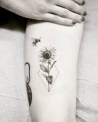 Chic Sunflower Tattoo Design With Bee Sunflowertattoo Sunflowertattoomeaning Tattoos Sunflower Tattoo Bee Tattoo Sunflower Tattoo Small