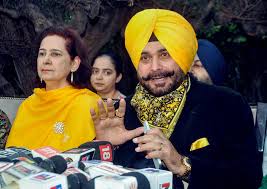 Navjot Singh Sidhu's political comeback hits '500 crore' wall: Congress  suspends his wife, what next for 'guru'?| India News