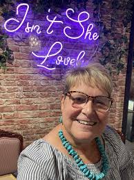 Dee Hoover's Instagram, Twitter & Facebook