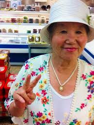 It's not yet fall, ya'll ;) but the air is cooling and I am turning towards  the shoulder season with all the cozy feels it brings. Aromatic dried  flowers, soft fabrics, and