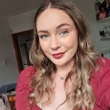 Amy Naylor's Instagram, Twitter & Facebook