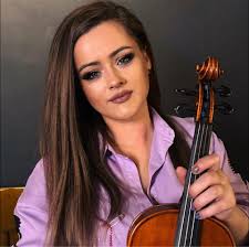 Există momente care definesc o epocă. Moartea lui Charlie Kirk, asasinat  pentru ideile lui, nu este doar o tragedie și o pierdere pentru mișcarea  conservatoare. Este și un semn de avertizare: atunci