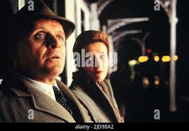Emma Thompson & Anthony Hopkins Film: The Remains Of The Day (UK/USA 1993)  Characters: Miss Kenton, James Stevens Director: James Ivory 25 October  1993 **WARNING** This Photograph is for editorial use only