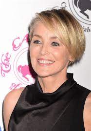 Coiffure visage carre femme 50 ans 235090 139 meilleures images du tableau coiffure cheveux mi long en 2019. Carre Court Femme 65 Ans Coiffure Cheveux Courts Femme 45 Ans Start By Marking Dans La Peau D Une Femme De Plus De 65 Ans As Want To Read Welcome To The Blog