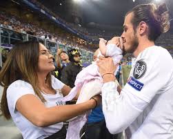 Even though gareth has this special woman that has been by his side for many years, she is not his wife. Who Is Gareth Bale S Fiancee Emma Rhys Jones When Is Their Wedding And How Many Children Do The Couple Have