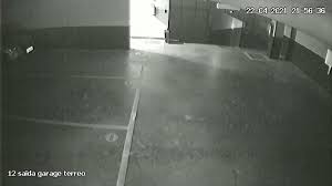 A piscina de 25 metros ficava na área de lazer do prédio. Rizzpjqnnbiujm