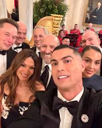 Cristiano Ronaldo with a selfie at the White House alongside Elon Musk,  FIFA president Gianni Infantino, his fiancée Georgina Rodríguez, and others  🤳🤩 📸 DavidSacks/X • 🎥 RapidResponse47/X