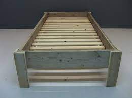pin op hout