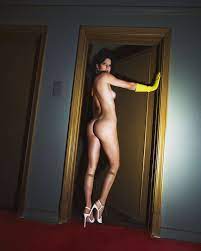 Kendall Jenner Poses Nude for Vogue Italia