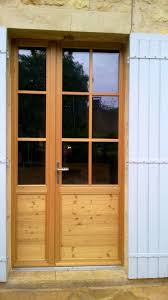 Porte Fenetre Tiercee Avec Soubassement A Panneau Rainure Facon Lame Biseaute Et Partie Haute Vitree Avec Petits Bois Colles Porte Fenetre Entree Double Portes
