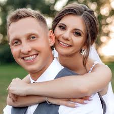 Area Woman Encouraged By Sight Of Other Woman Drinking Beer Alone At  Airport Bar