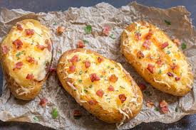 Ingredienti (6 persone) 6 patate grosse. Patate Al Forno Ripiene Con Prosciutto Cotto E Formaggio Scarlino