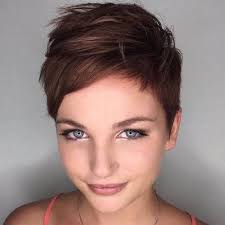 The look can be quickly combed down for formal settings, and you can instantly slick the strands back. 37 Best Short Haircuts For Women 2021 Update