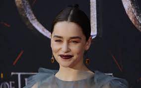 Her father was a theatre sound engineer and her mother is a businesswoman. Game Of Thrones Star Emilia Clarke Konnte Nicht Mehr In Den Spiegel Schauen