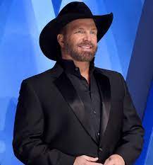 His integration of rock and pop elements into the country genre has earned him immense popularity in the united states. Garth Brooks Bio Net Worth Songs Albums Tour Married Wife Family Age Facts Wiki Retire Height Nationality Parents Daughter News Gossip Gist