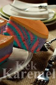1 su bardağı şeker, 4 yumurtayarım kg süt (2, 5 su bardağı)3/4 (bir yarım+bir çeyrek) su bardağı toz şeker (3 yemek kaşığı)1 paket vanilya1 limon kabuğu rendesi, 4 yumurta, yarım kg süt (2, 5 su bardağı), 3/4 (bir yarım+bir çeyrek) su bardağı toz şeker (3 yemek kaşığı), 1 paket vanilya. Berakhir Sudah Sumpahan Itu Masam Manis