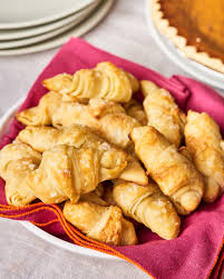 Sign up to discover your next favorite restaurant, recipe, or cookbook in the largest community of thanks to the above 'hound, i was turned on to the pillsbury thin crust pizza dough. 8 Shockingly Awesome Ways People Use Pillsbury Pizza Dough Kitchn