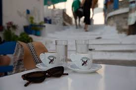 Ο ελληνικός καφές θεωρείται από τους πιο υγιεινούς καφέδες παγκοσμίως. Enas Dhmosiografos 8ymatai Mia Goylia Ellhnikos Kafes Xiliades Anamnhseis Huffpost Greece Life