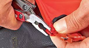 Reparatur Von Jacken Und Hosen Schritt Fur Schritt Anleitung So Reparieren Sie Reissverschlusse Und Locher Reissverschluss Reparieren Jacken Flicken Reparieren