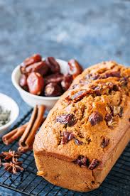 Cake Aux Dattes Et Aux Pignons De La Bonne Energie Gourmande Recette Gateau Yaourt Dattes Gateau Aux Dattes