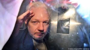 Whistleblowers go to very significant risks. Us Auslieferungsantrag Fur Assange Liegt Vor Aktuell Europa Dw 12 06 2019