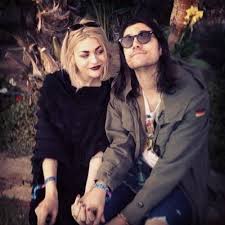 Kurt cobain&courtney love, their daughter frances bean cobain and sinéad o'connor at the mtv video music awards (1993). Frances Bean Cobain Shemazing