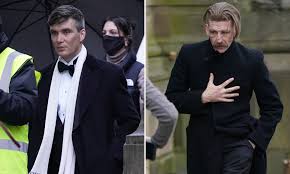 Bom dia razão da minha libido! Peaky Blinders Cillian Murphy Turns Into Sinister Tommy Shelby To Film Series Six In Liverpool Daily Mail Online